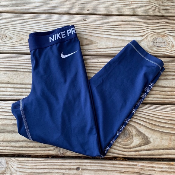 Nike Pants - Nike Pro Cropped Leggings